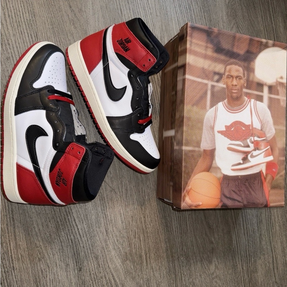 NIB Nike Air Jordan 1 High Black Red White Sneakers